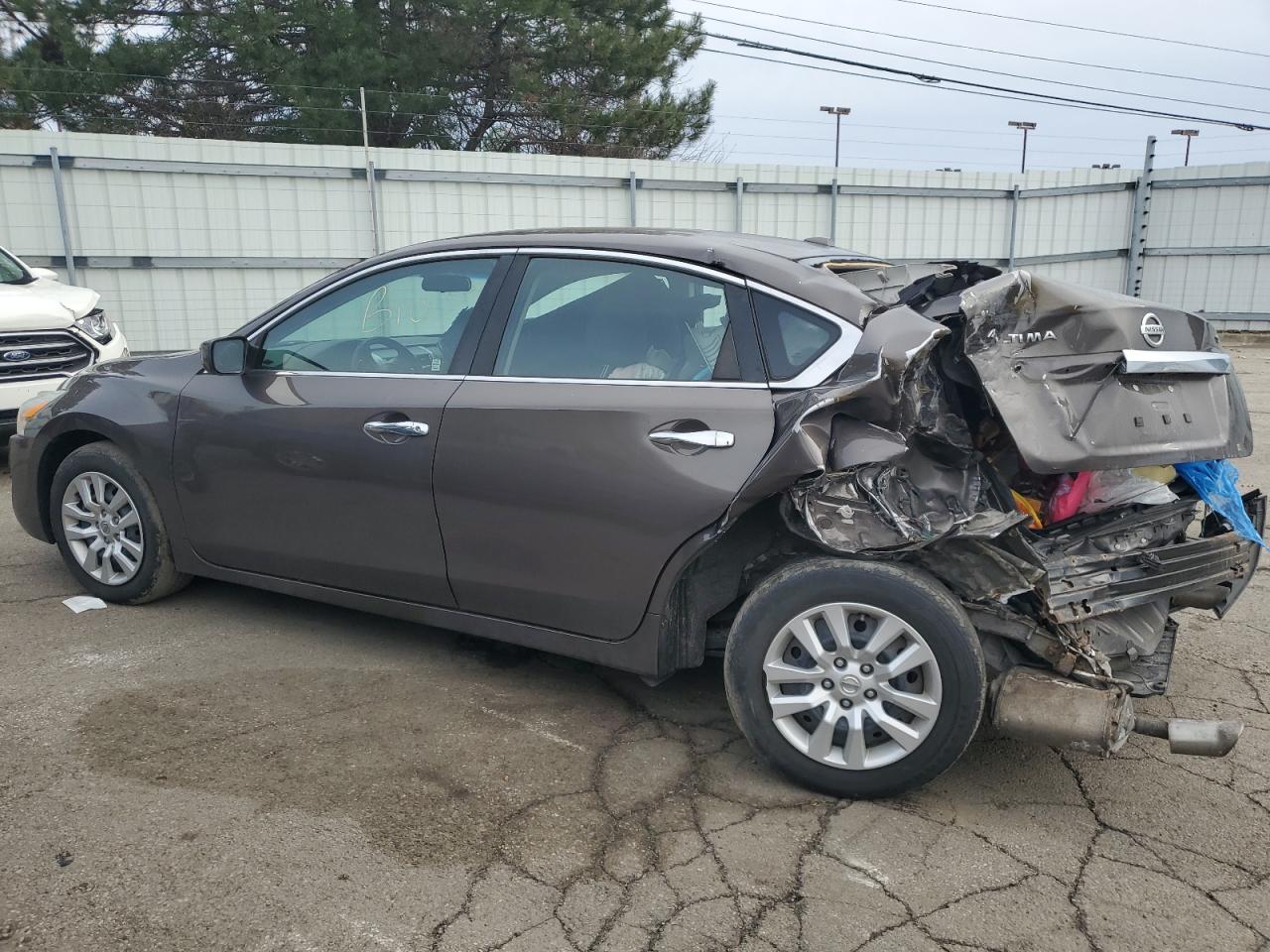 2015 Nissan Altima VIN 1N4AL3AP2FN916284 Copart auction photo, rear end / undercarriage damage thumbnail 2