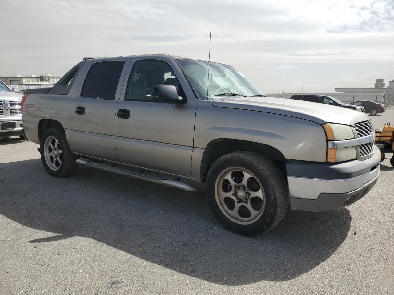 2003 Chevrolet Avalanche VIN 3GNEC13T53G298965 Copart auction photo, vandalism / minor dent/scratches damage thumbnail 4