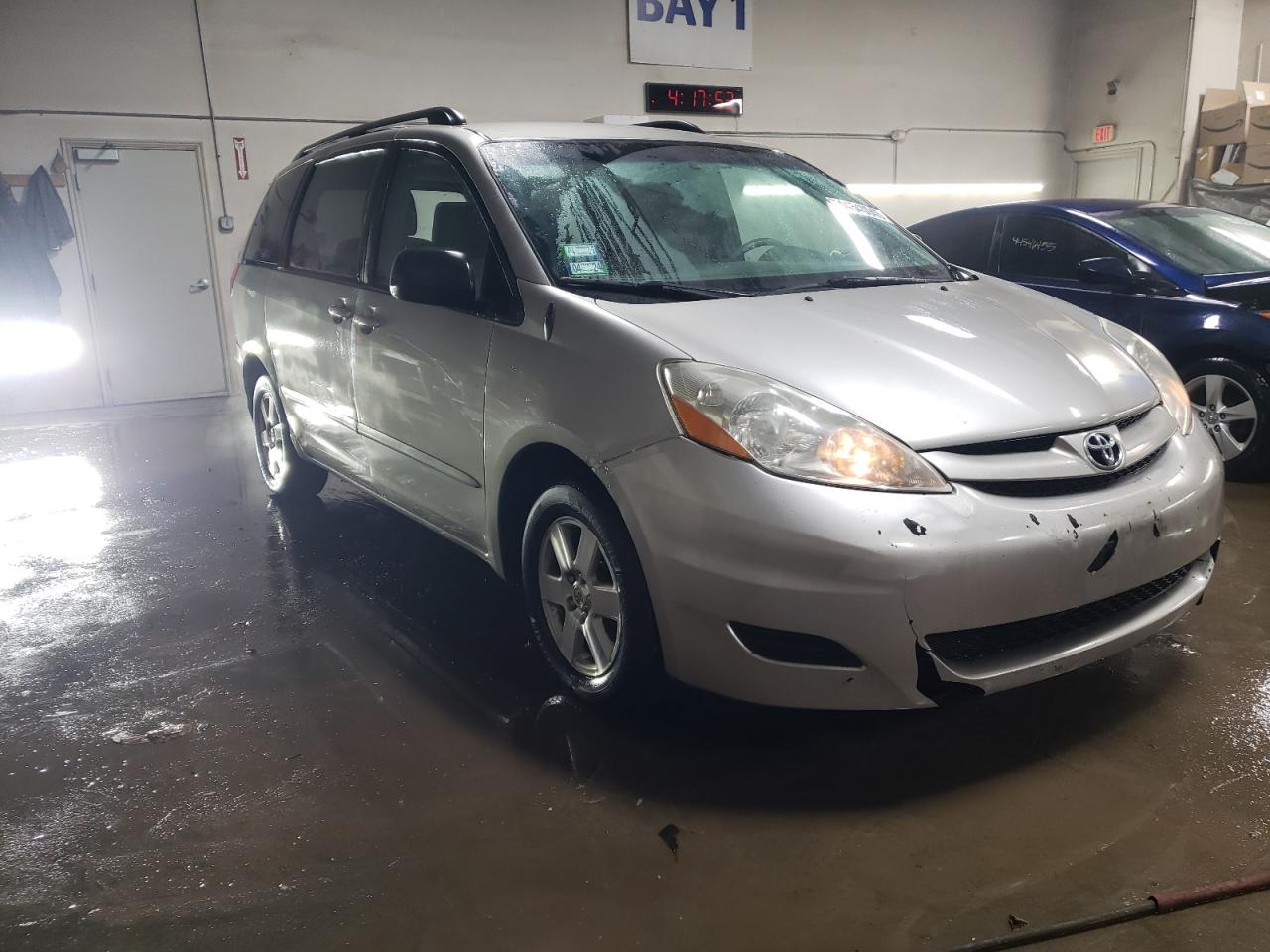 2010 Toyota Sienna VIN 5TDKK4CC5AS322566 Copart auction photo, front end / minor dent/scratches damage thumbnail 4