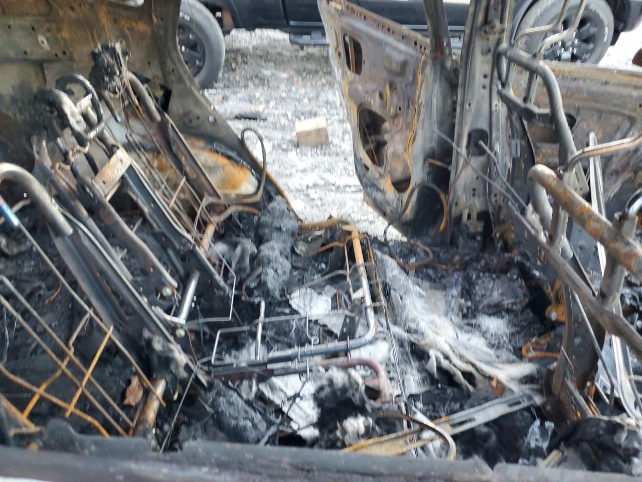 2015 Toyota RAV 4 VIN 2T3RFREVXFW259288 Copart auction photo, burn / burn - interior damage thumbnail 10