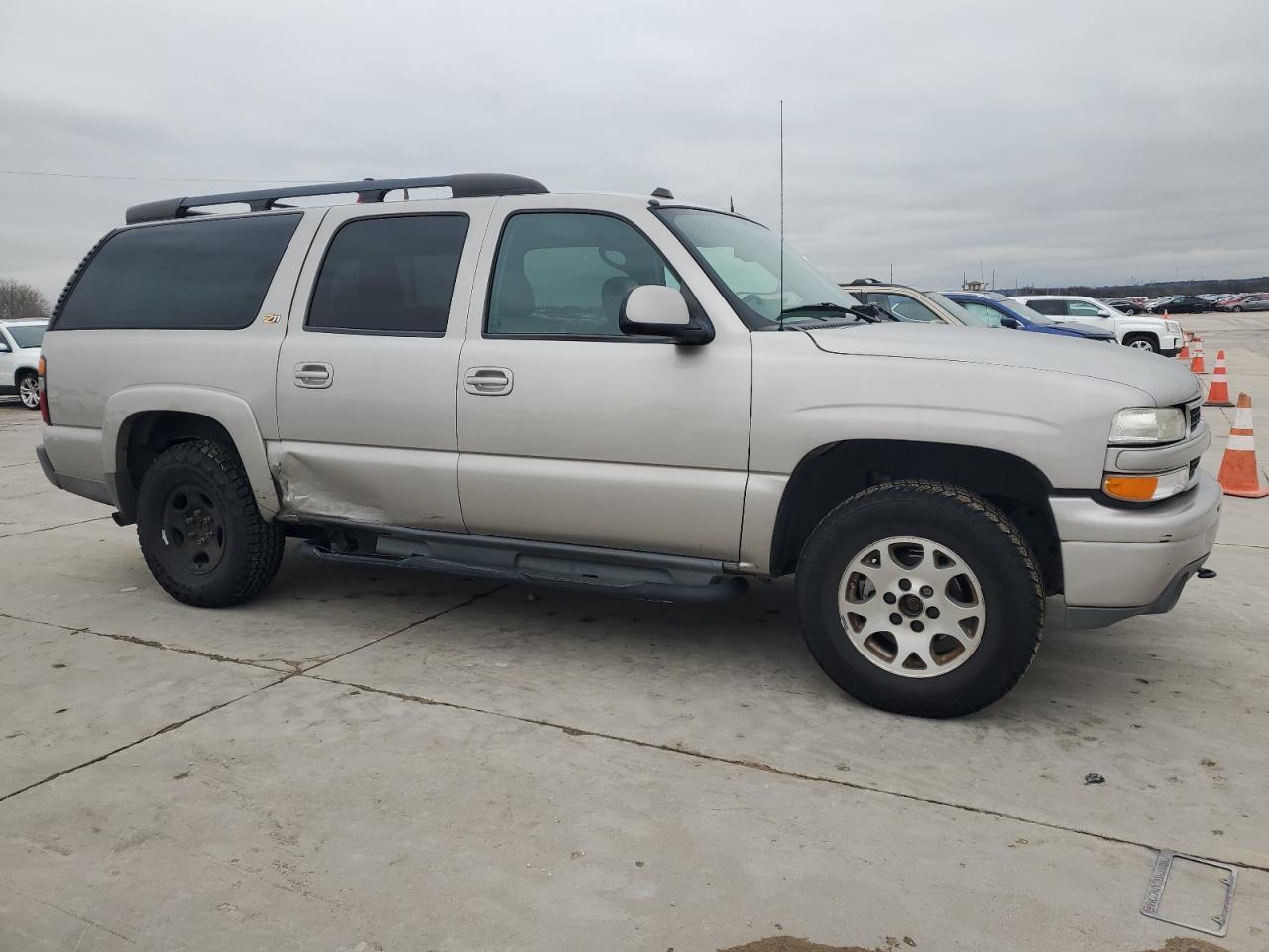 2004 Chevrolet Suburban VIN 3GNFK16Z04G153177 Copart auction photo, side / front end damage thumbnail 4