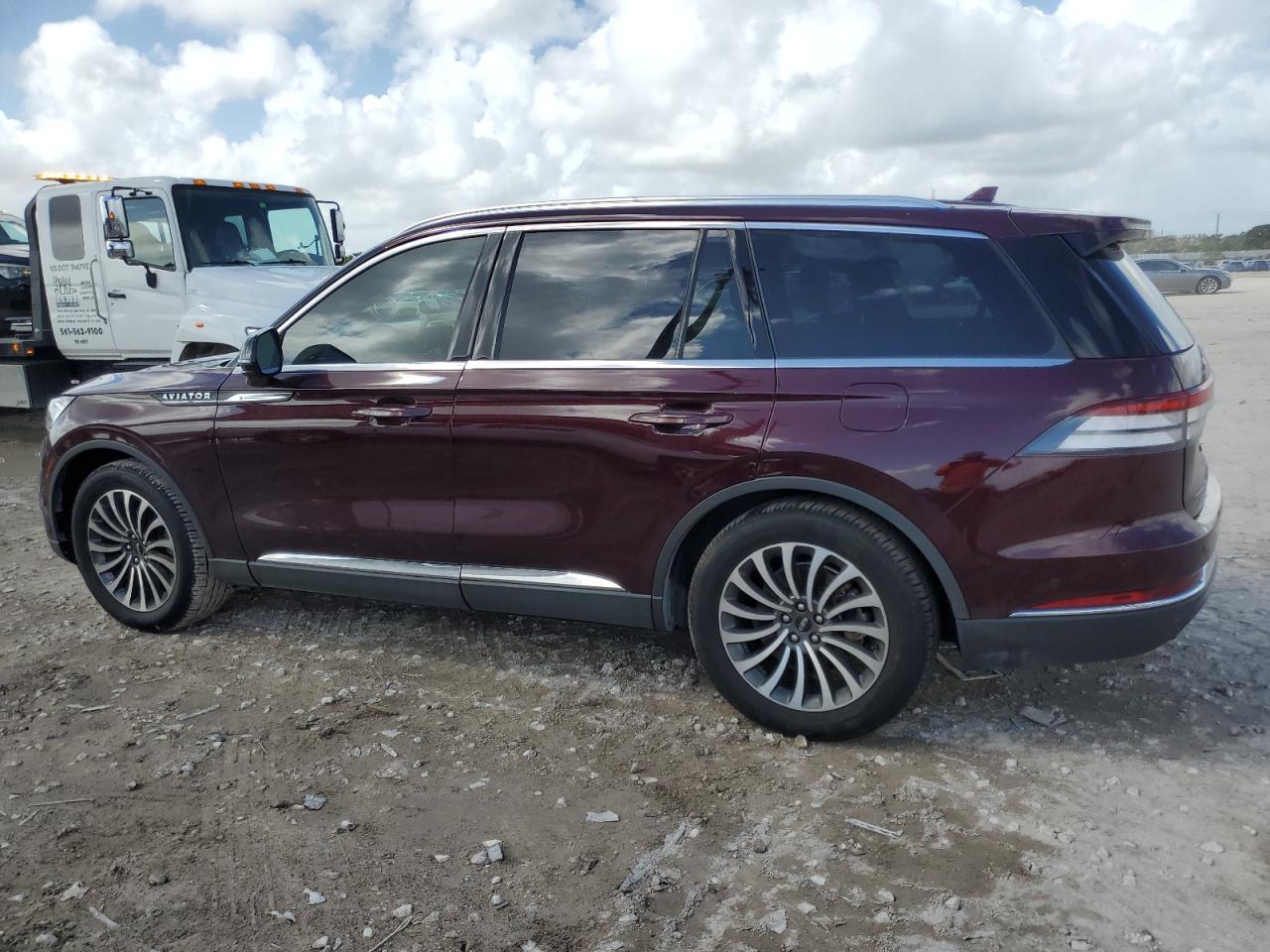 2020 Lincoln Aviator VIN 5LM5J7WC2LGL36878 Copart auction photo, side / minor dent/scratches damage thumbnail 2