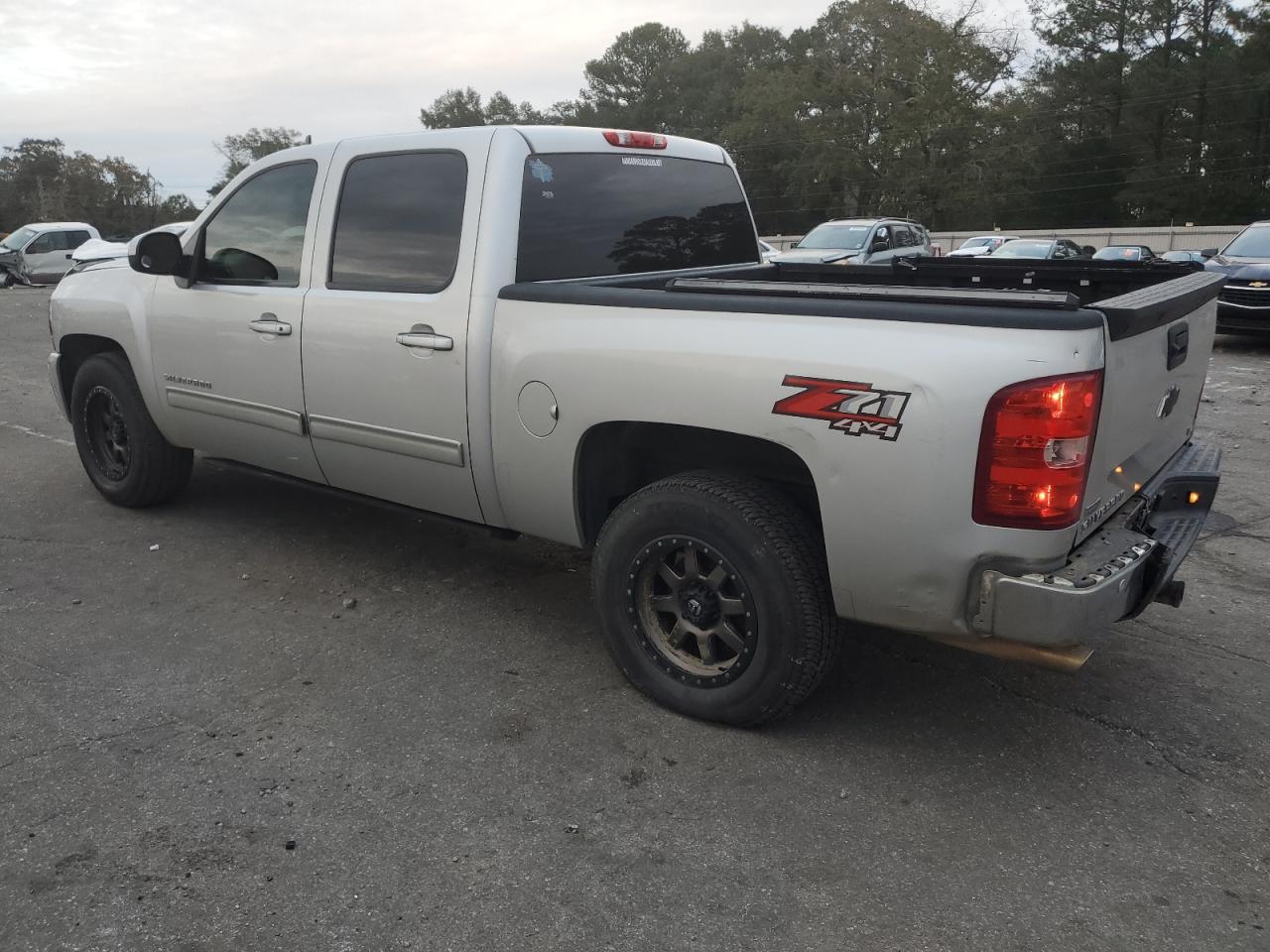 2011 Chevrolet Silverado VIN 3GCPKTE32BG280984 Copart auction photo, minor dent/scratches / mechanical damage thumbnail 2