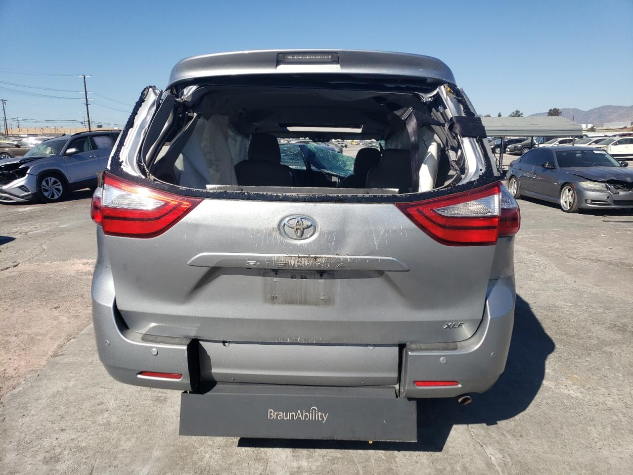 2016 Toyota Sienna VIN 5TDYK3DC2GS764040 Copart auction photo, all over damage thumbnail 6