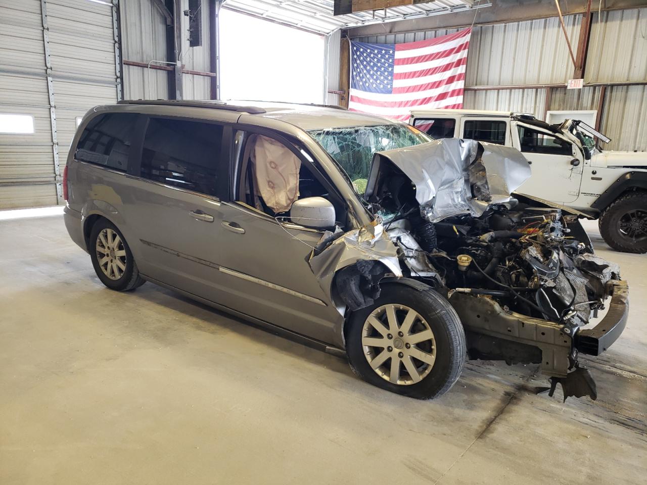 2015 Chrysler Town & Country VIN 2C4RC1BGXFR561433 Copart auction photo, front end / side damage thumbnail 4
