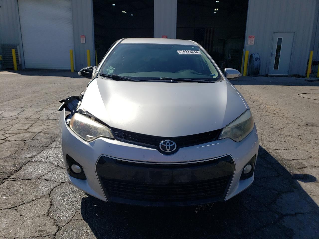 2014 Toyota Corolla VIN 5YFBURHE1EP013001 Copart auction photo, side / front end damage thumbnail 5