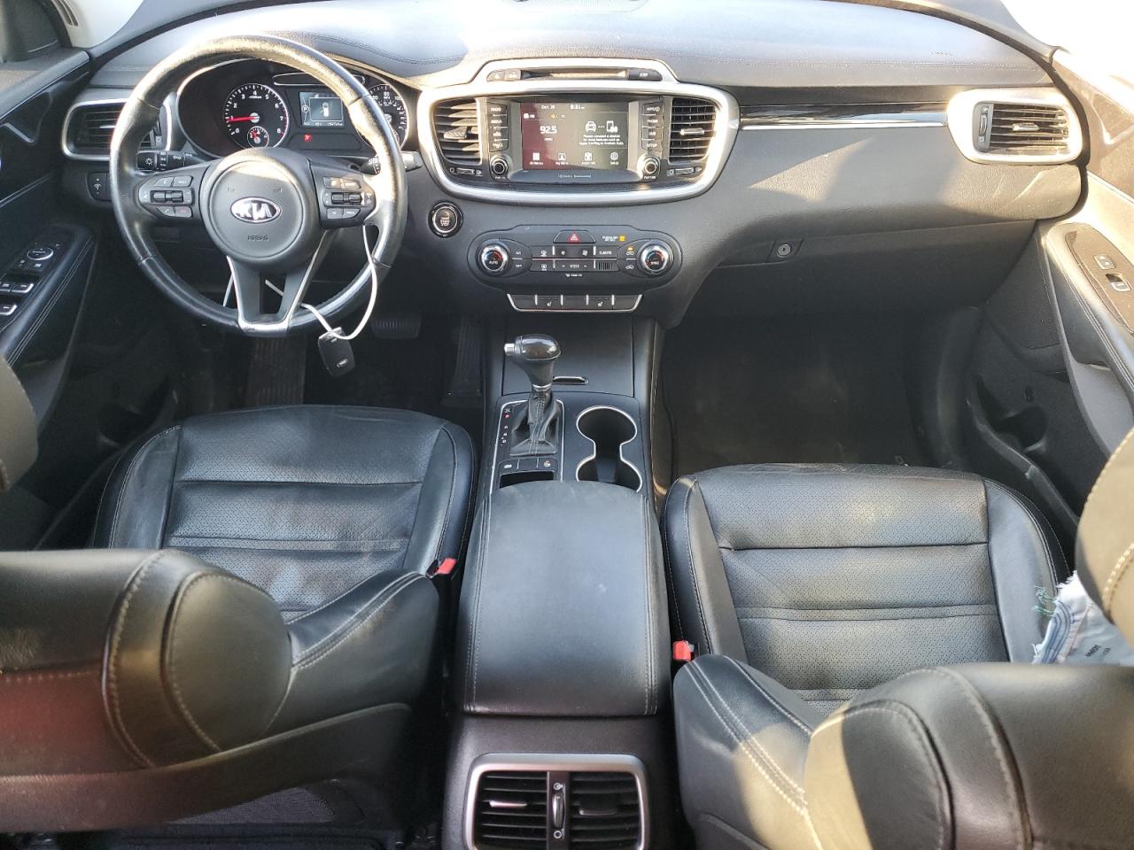 2017 KIA Sorento VIN 5XYPG4A3XHG273270 Copart auction photo, side / minor dent/scratches damage thumbnail 8