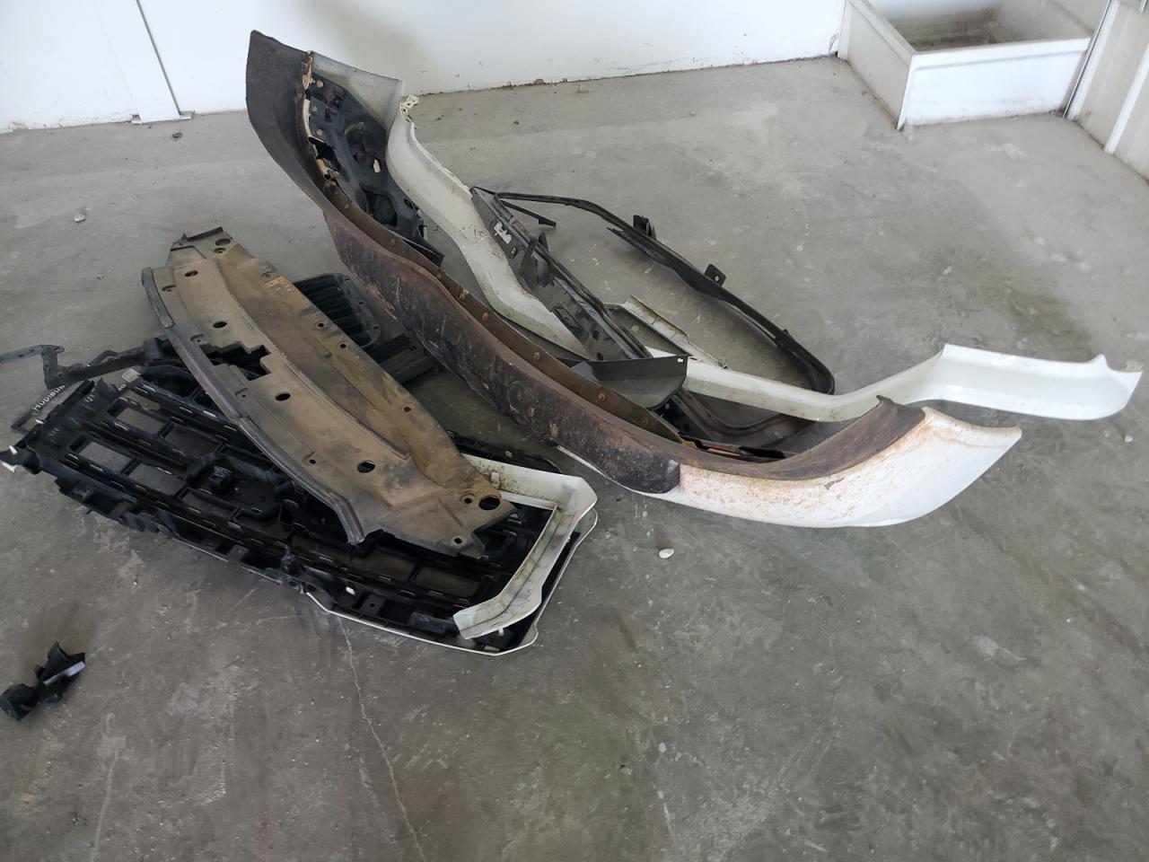 2017 GMC Sierra VIN 1GTR1LEC7HZ354419 Copart auction photo, front end / minor dent/scratches damage thumbnail 12