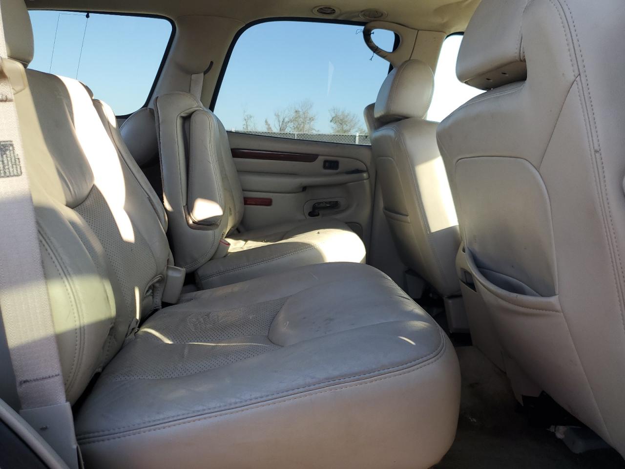 2004 Cadillac Escalade VIN 1GYEK63N74R263124 Copart auction photo, rear end / minor dent/scratches damage thumbnail 11