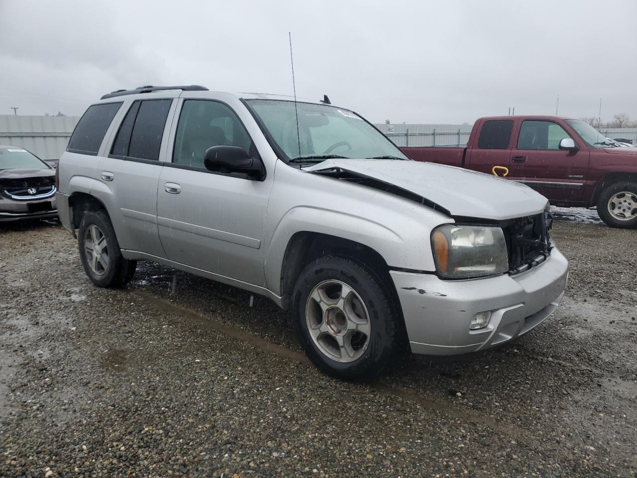 2008 Chevrolet TrailBlazer VIN 1GNDS13SX82117476 Copart auction photo, front end damage thumbnail 4