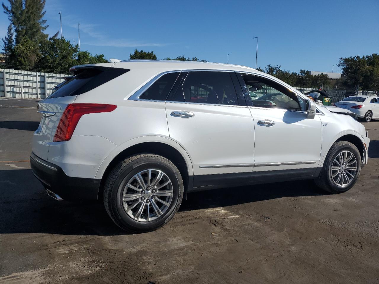 2019 Cadillac XT5 VIN 1GYKNCRS2KZ299774 Copart auction photo, front end damage thumbnail 3