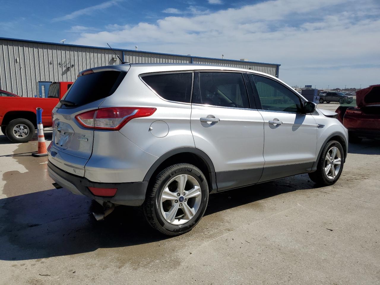 2015 Ford Escape VIN 1FMCU0GXXFUC61704 Copart auction photo, front end / rear end damage thumbnail 3