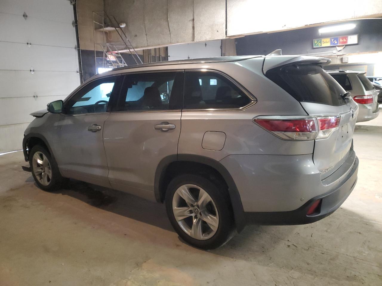 2016 Toyota Highlander VIN 5TDDCRFH5GS016423 Copart auction photo, front end / minor dent/scratches damage thumbnail 2