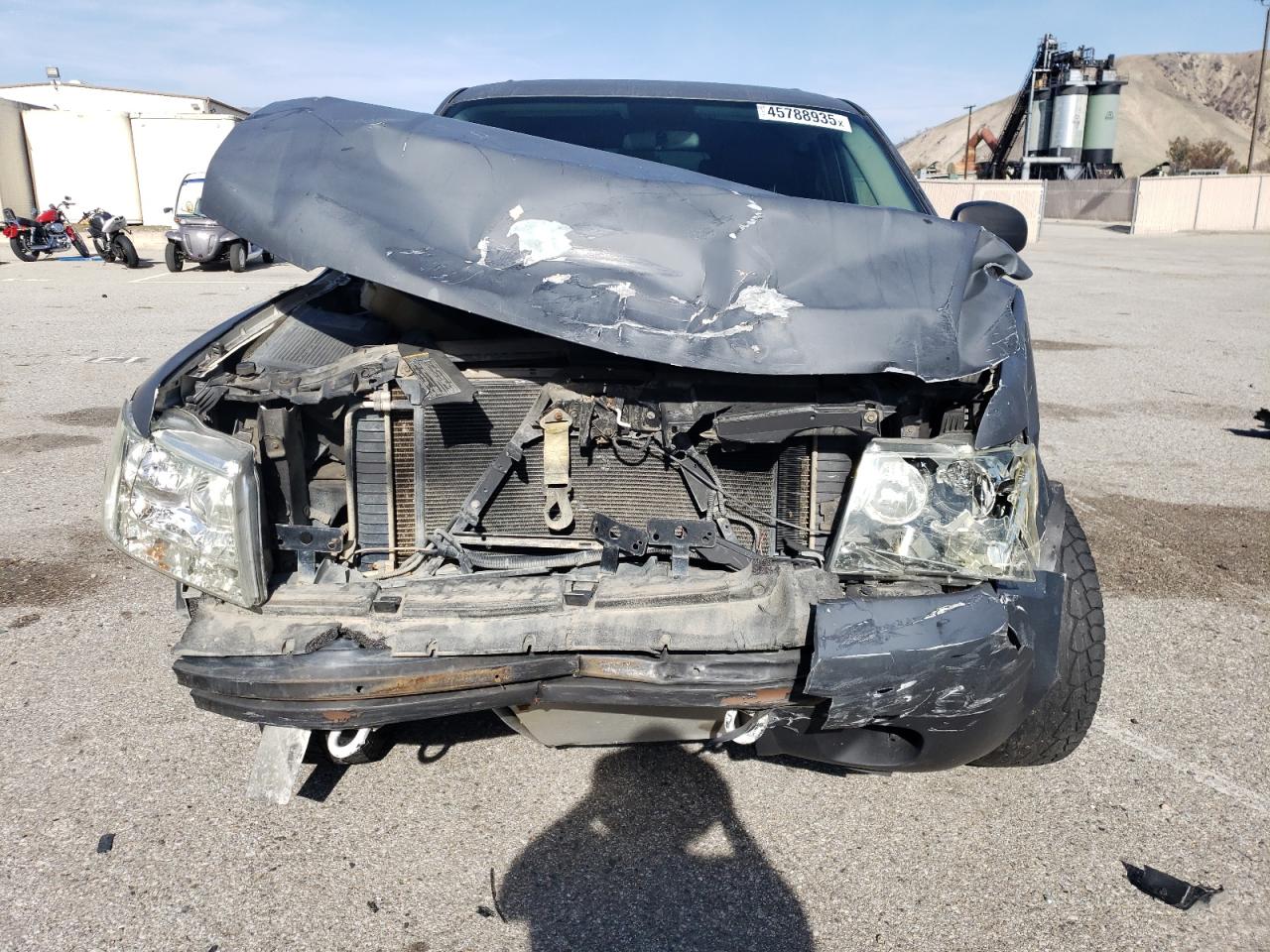 2009 Chevrolet Tahoe VIN 1GNFK13049R208646 Copart auction photo, front end damage thumbnail 5