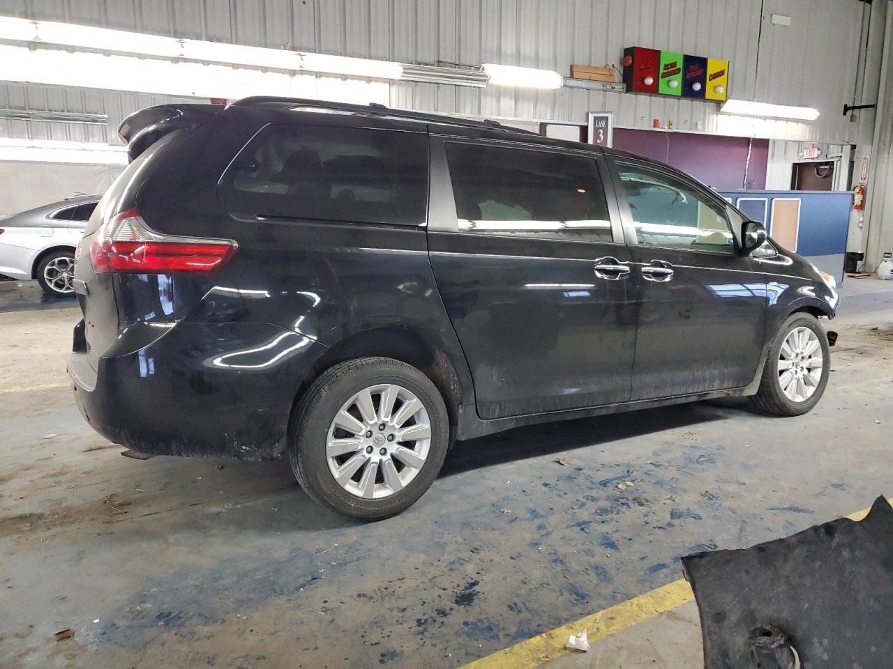 2016 Toyota Sienna VIN 5TDDK3DC0GS135570 Copart auction photo, front end / side damage thumbnail 3