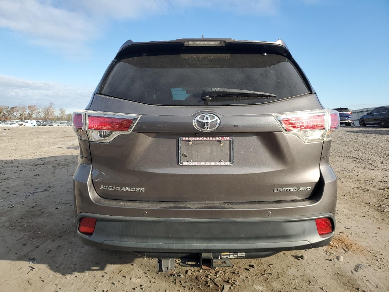 2015 Toyota Highlander VIN 5TDDKRFH0FS089779 Copart auction photo, side / undercarriage damage thumbnail 6
