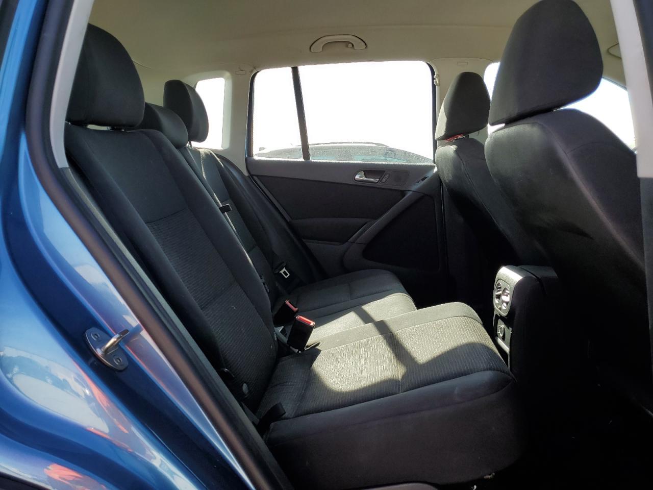 2017 Volkswagen Tiguan VIN WVGAV7AX8HK050991 Copart auction photo, minor dent/scratches damage thumbnail 11