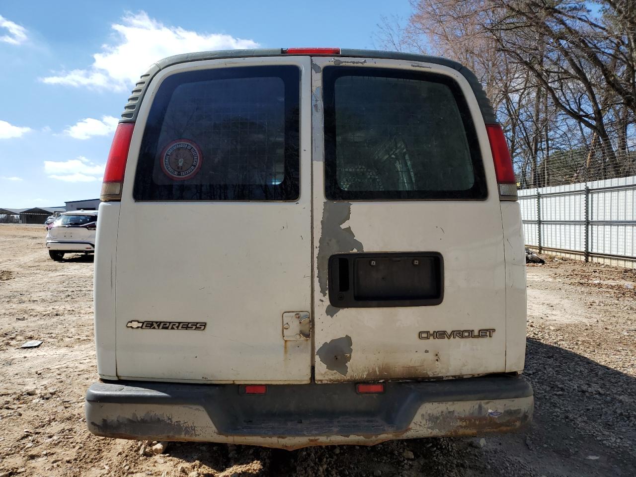 1998 GMC Savana VIN 1GTHG35R3W1043595 Copart auction photo, all over / undercarriage damage thumbnail 6