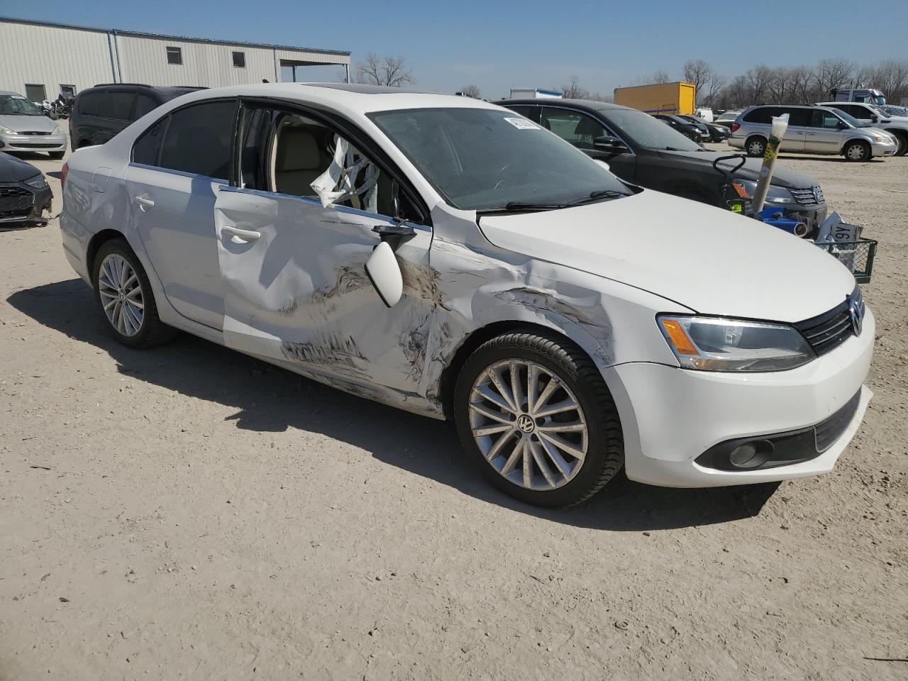 2014 Volkswagen Jetta VIN 3VWLL7AJ8EM365466 Copart auction photo, front end / side damage thumbnail 4
