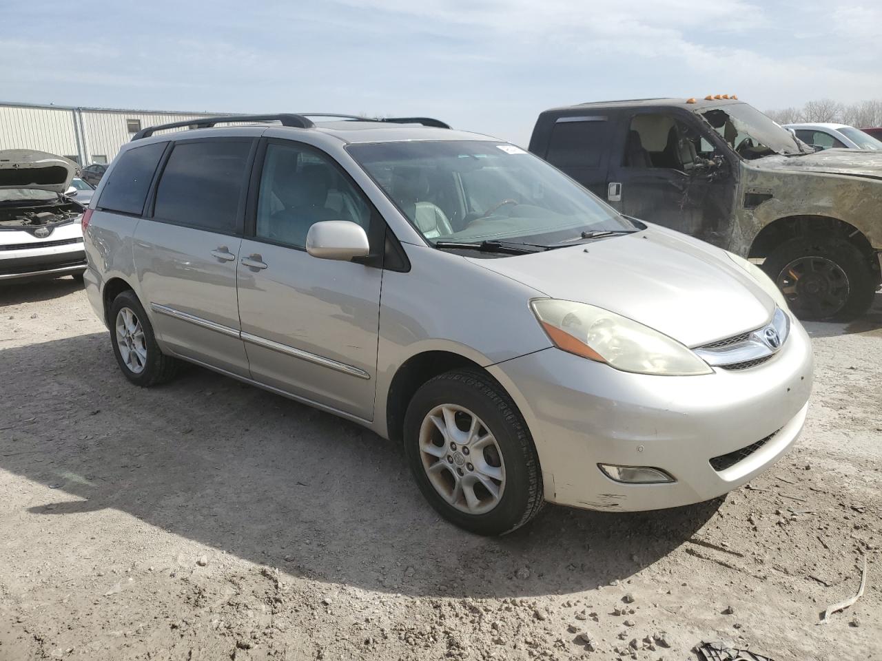 2006 Toyota Sienna VIN 5TDBA22C76S070187 Copart auction photo, minor dent/scratches damage thumbnail 4