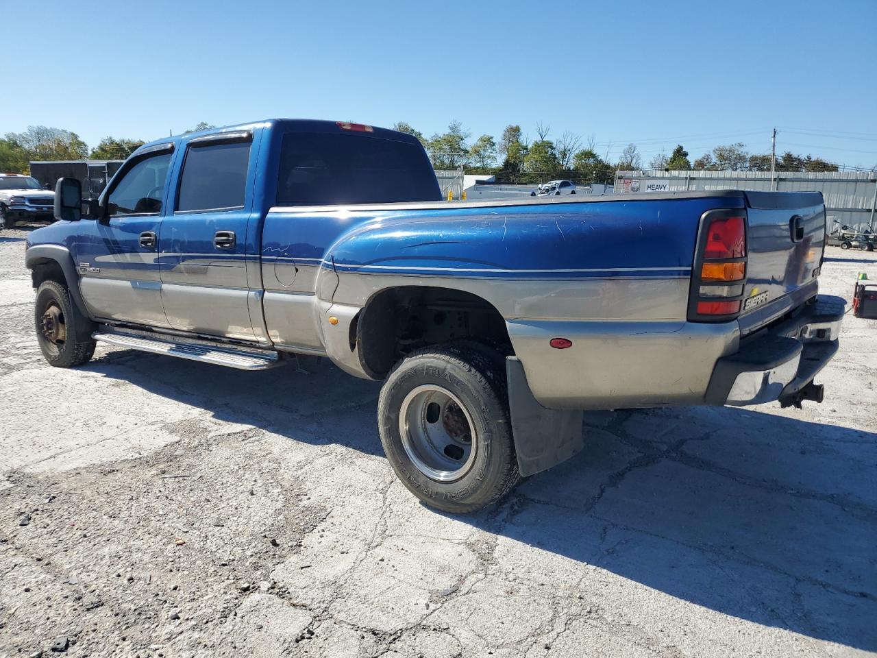 2003 GMC Sierra VIN 1GTJC33113F121042 Copart auction photo, front end damage thumbnail 2