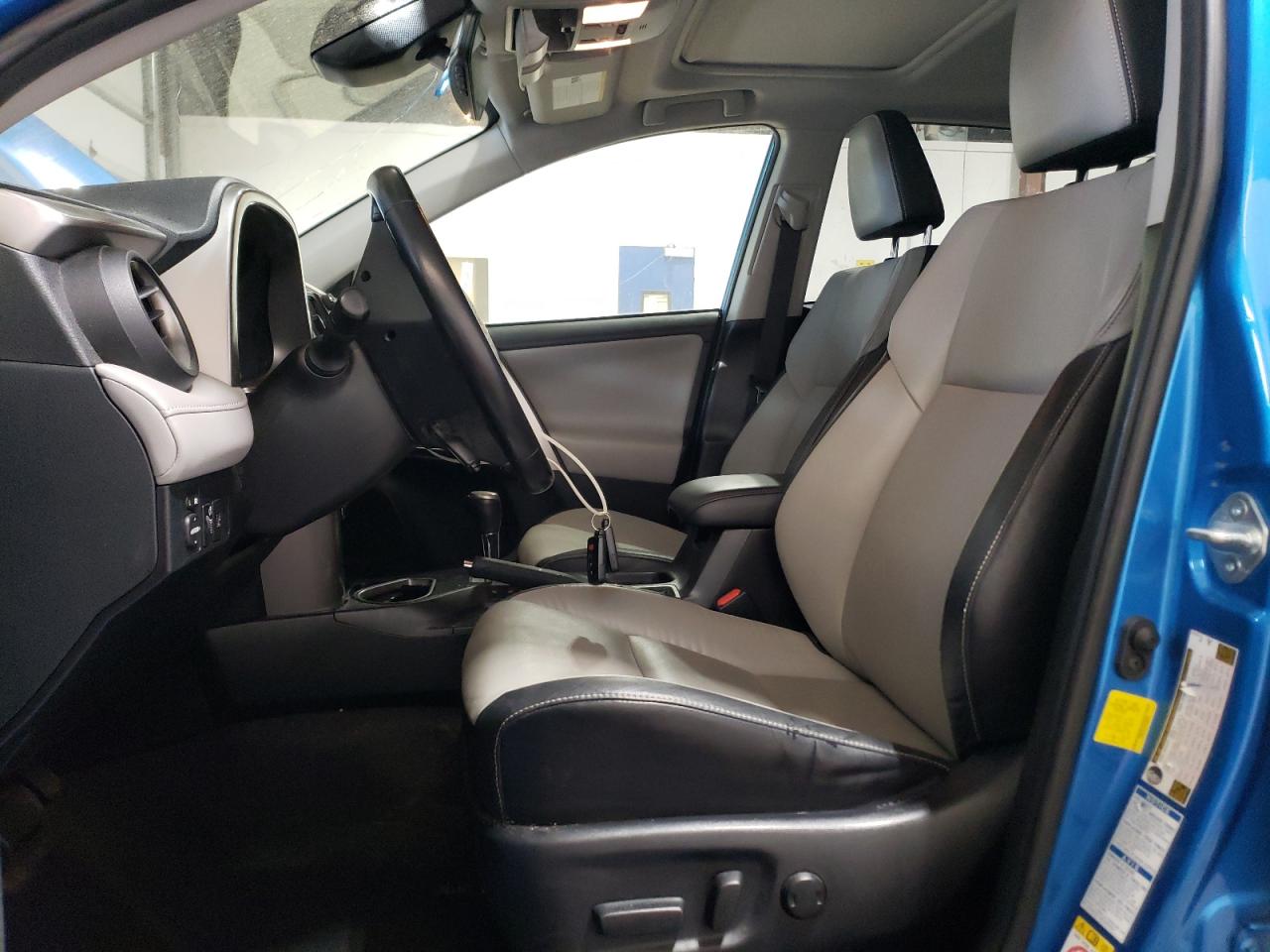 2016 Toyota RAV 4 VIN JTMDJREV2GD048643 Copart auction photo, front end / side damage thumbnail 7