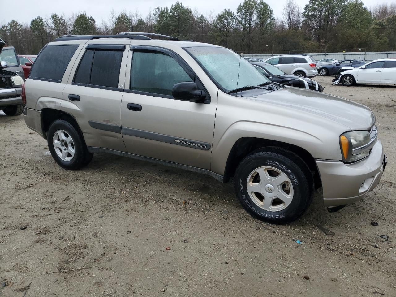 2003 Chevrolet TrailBlazer VIN 1GNDS13S832166796 Copart auction photo, mechanical / minor dent/scratches damage thumbnail 4