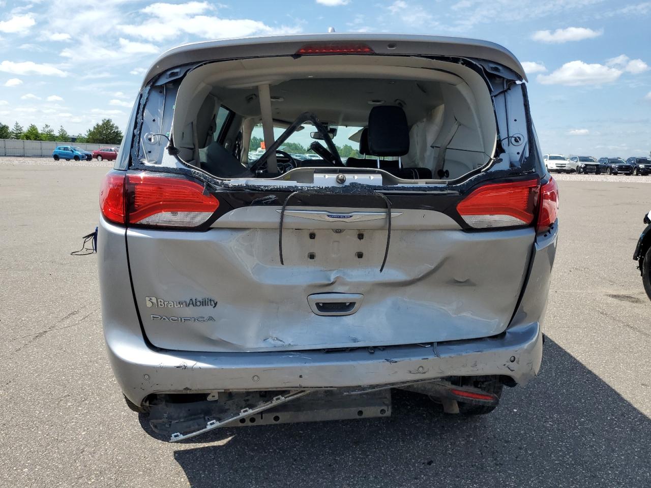2018 Chrysler Pacifica VIN 2C4RC1BG0JR262848 Copart auction photo, all over damage thumbnail 6
