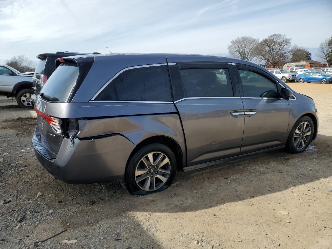 2015 Honda Odyssey VIN 5FNRL5H99FB004590 Copart auction photo, rear end / front end damage thumbnail 3