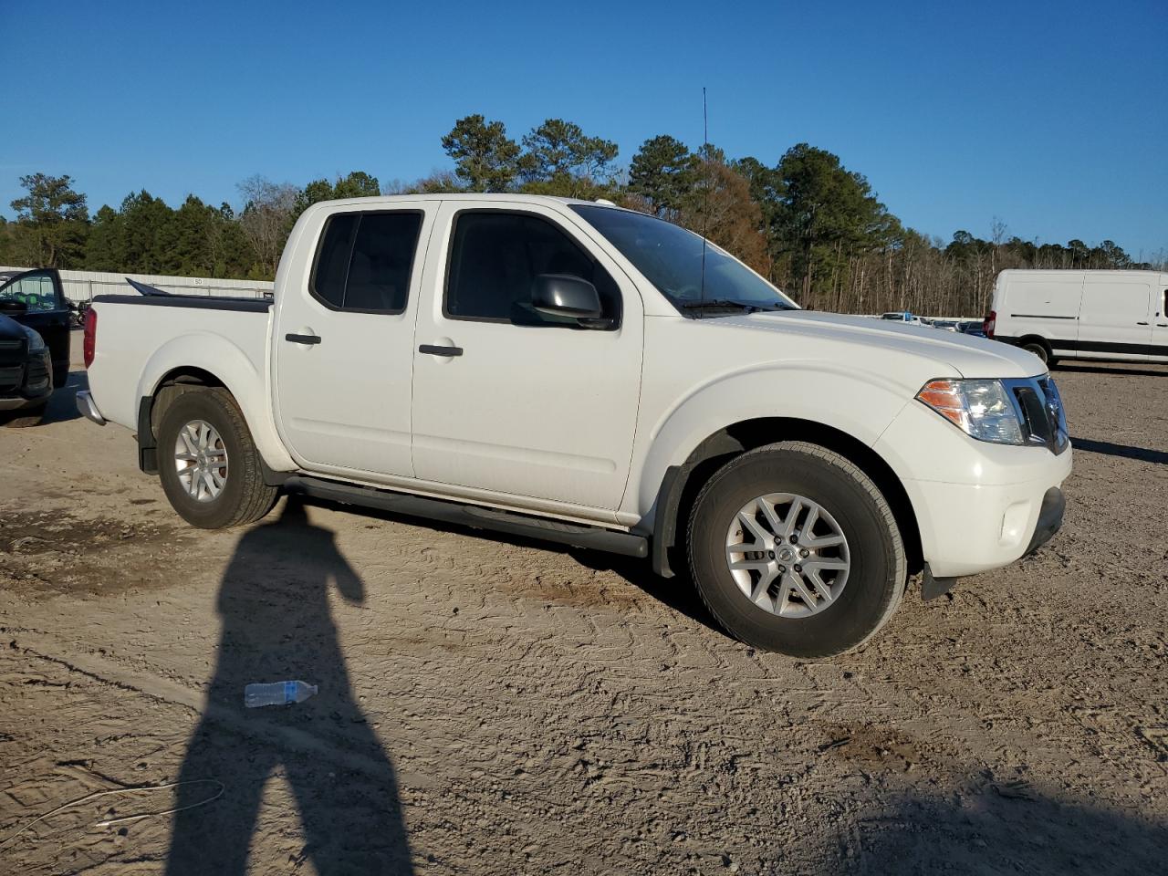 2018 Nissan Navara (Frontier) VIN 1N6AD0ERXJN755951 Copart auction photo, all over damage thumbnail 4