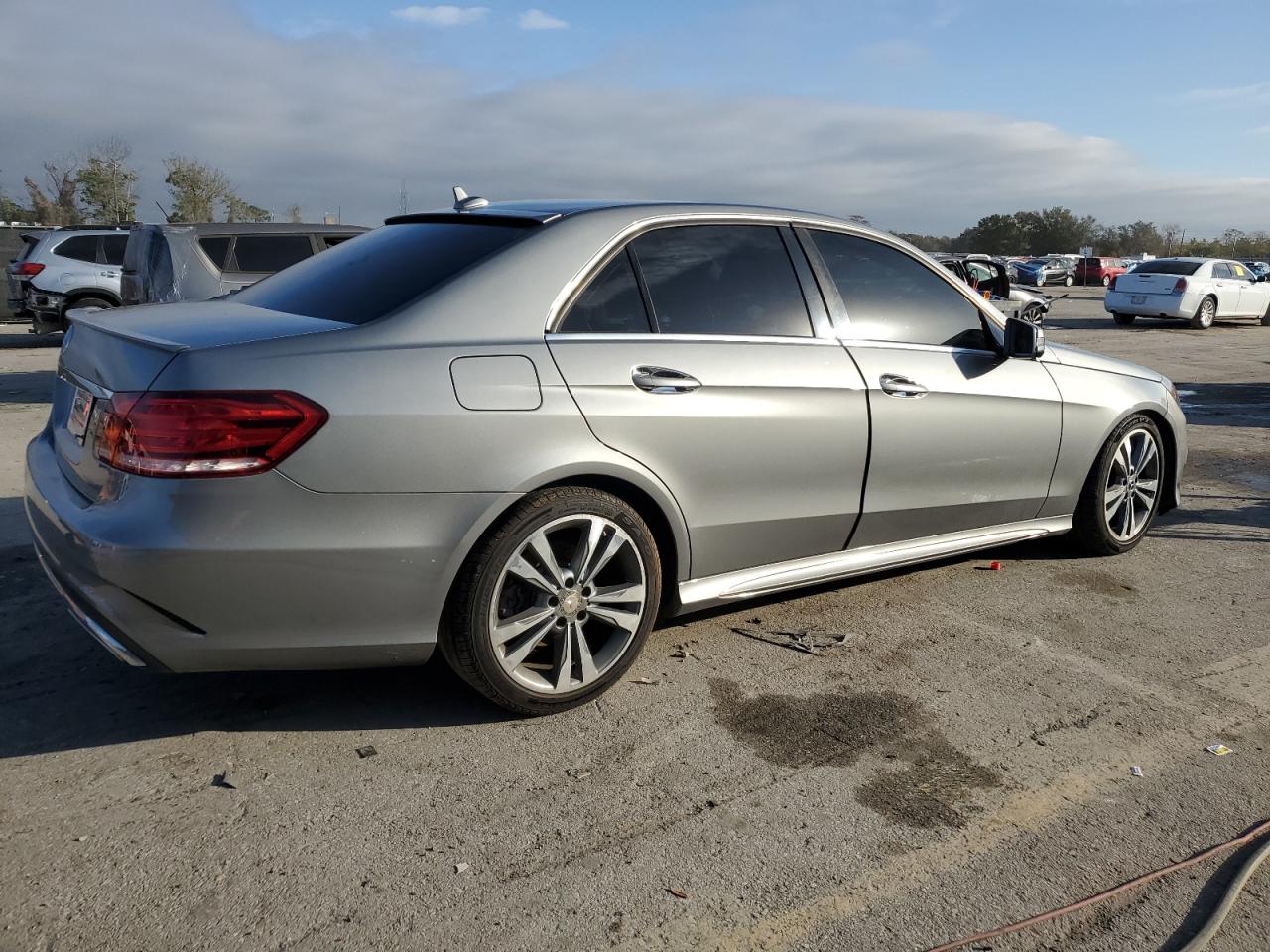2014 Mercedes-Benz E-klasse VIN WDDHF5KB3EA900508 Copart auction photo, side / front end damage thumbnail 3