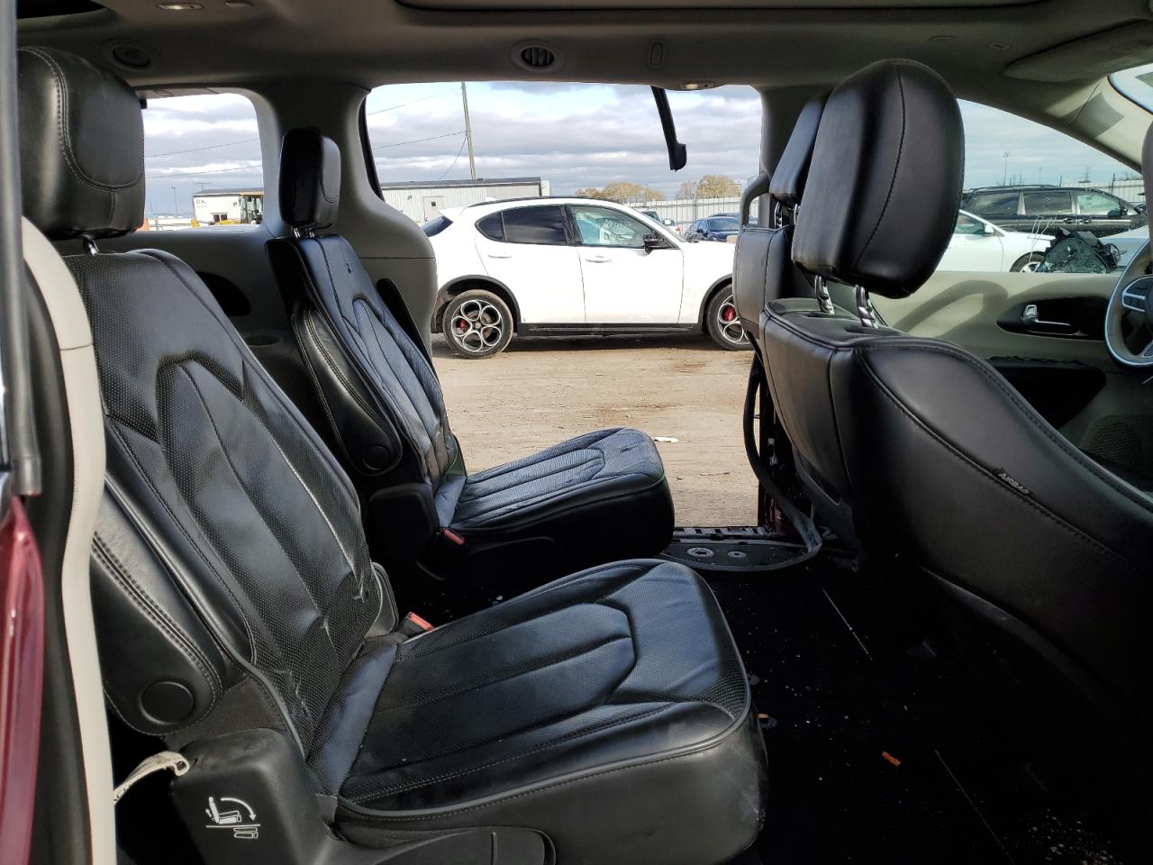 2019 Chrysler Pacifica VIN 2C4RC1GGXKR720129 Copart auction photo, side / front end damage thumbnail 11