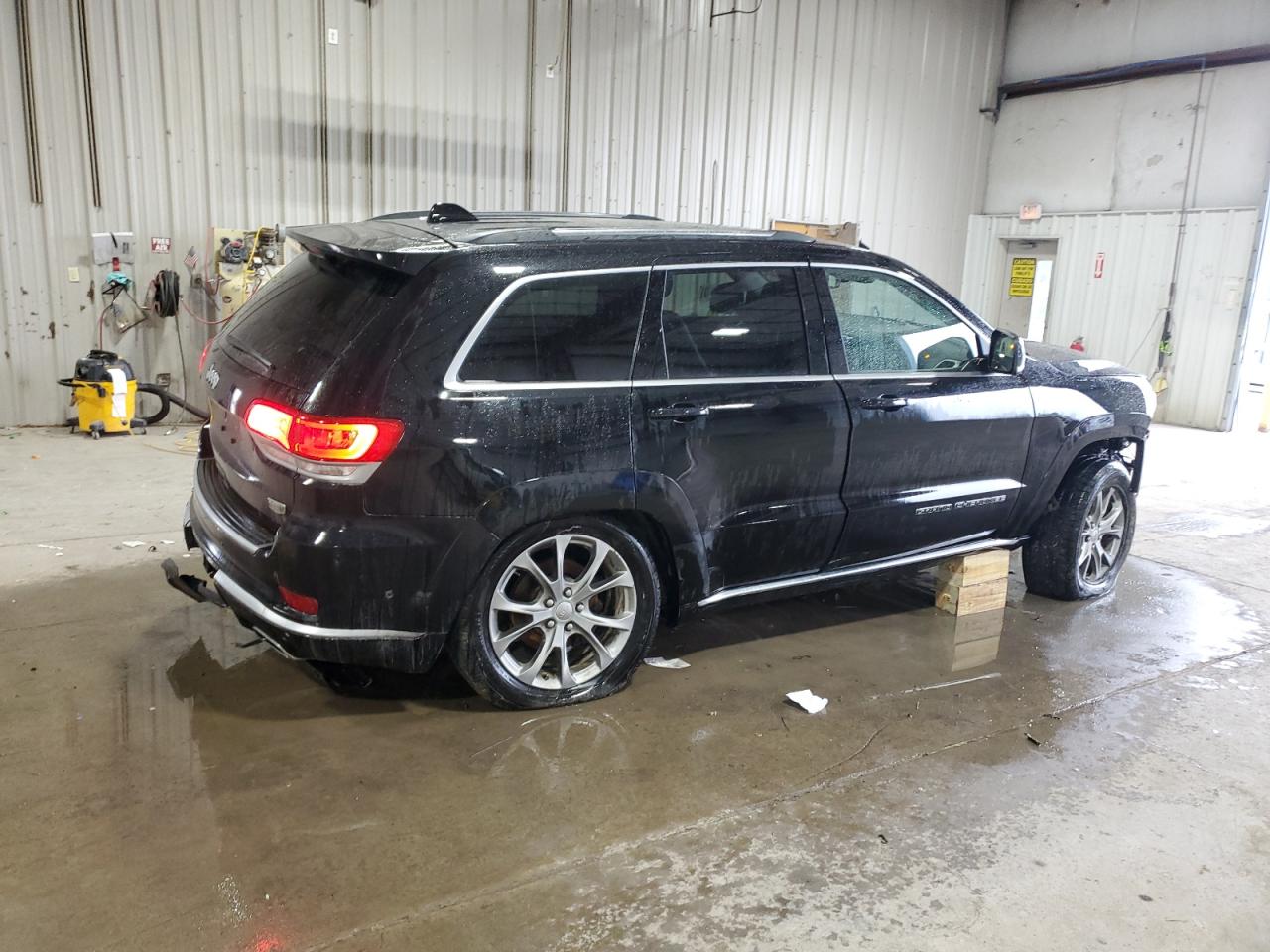2021 Jeep Grand Cherokee VIN 1C4RJFJG7MC587093 Copart auction photo, front end damage thumbnail 3