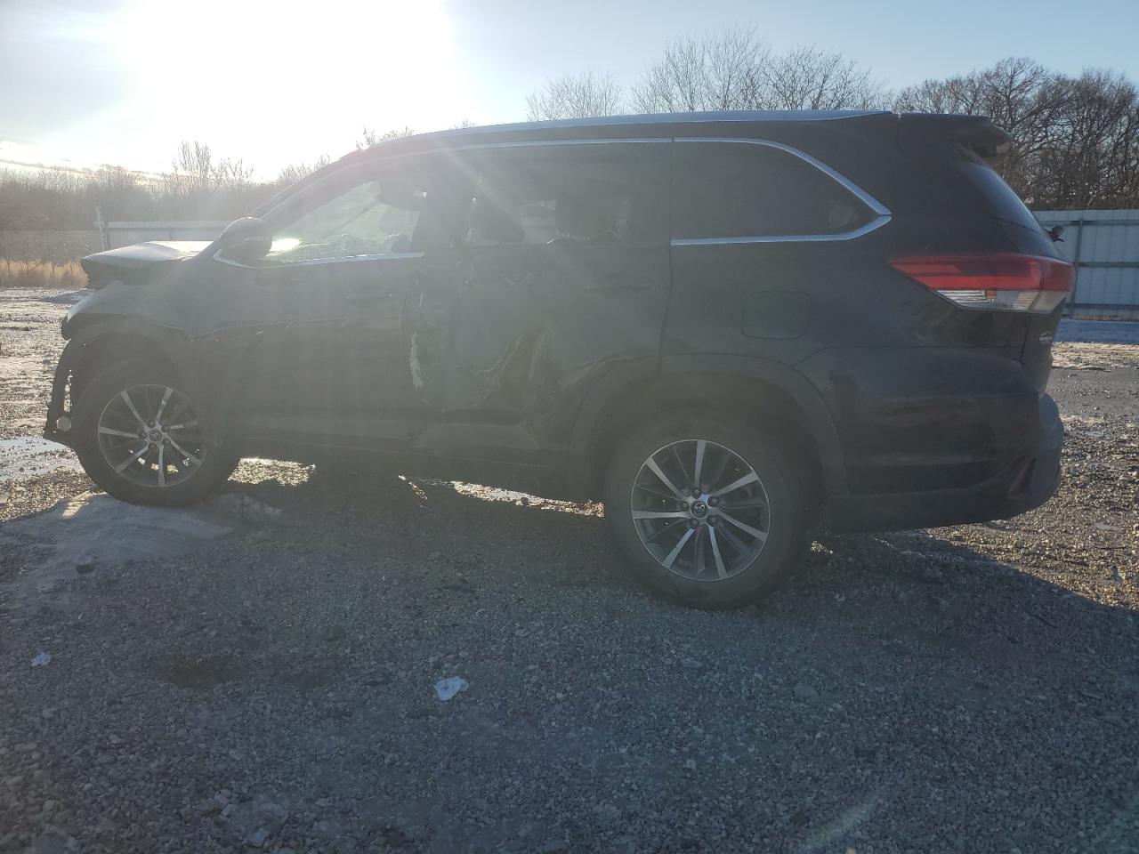 2018 Toyota Highlander VIN 5TDKZRFH2JS544384 Copart auction photo, all over damage thumbnail 2