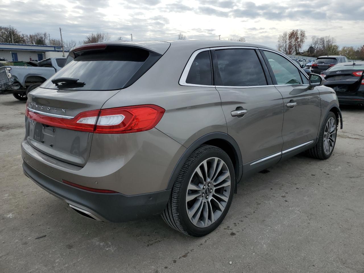 2017 Lincoln MKX VIN 2LMPJ6LR0HBL37318 Copart auction photo, front end damage thumbnail 3