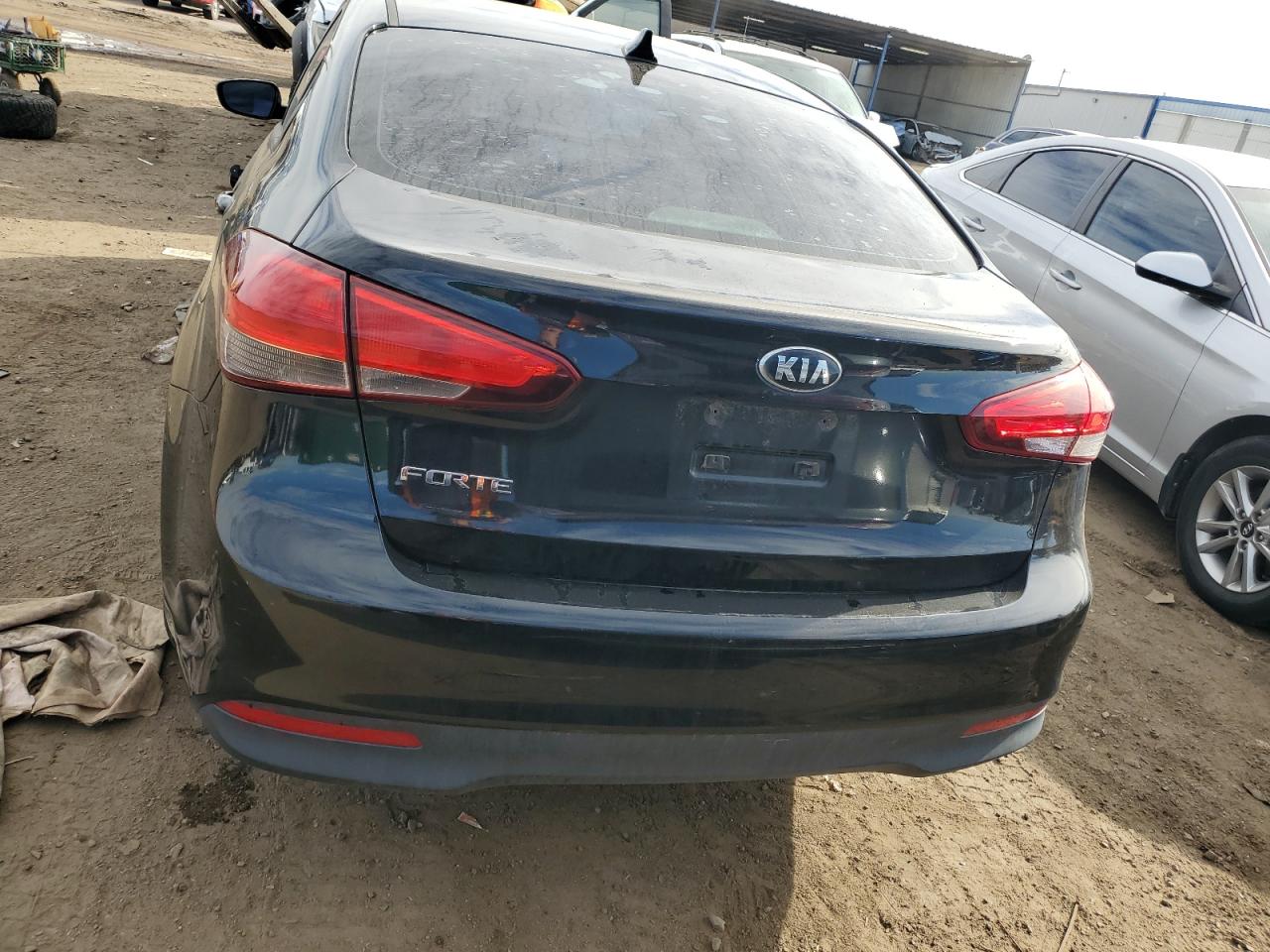 2017 KIA Forte VIN 3KPFK4A72HE077091 Copart auction photo, front end damage thumbnail 6