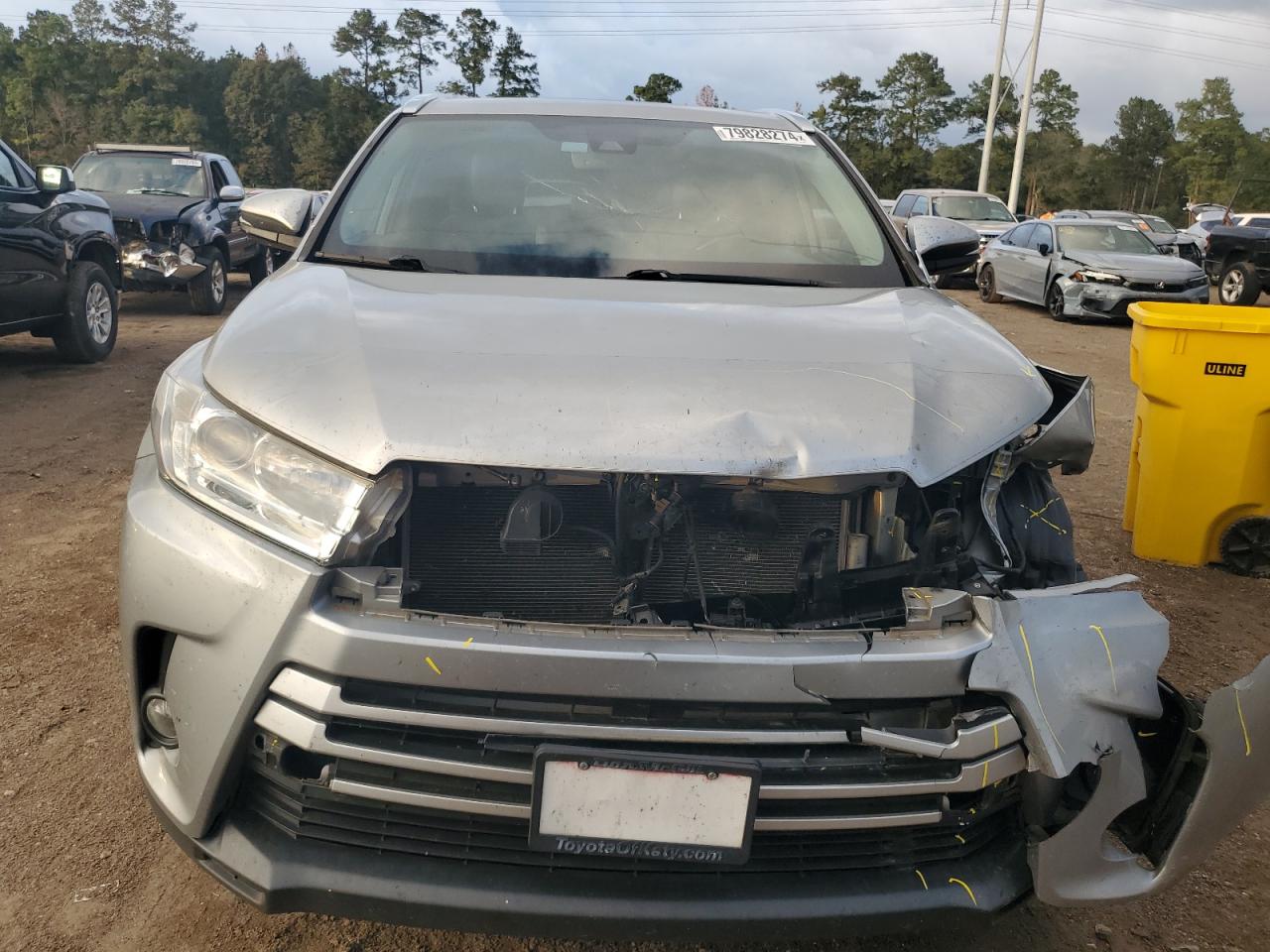 2019 Toyota Highlander VIN 5TDKZRFH0KS553912 Copart auction photo, front end damage thumbnail 5