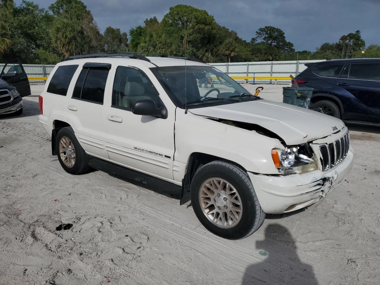 2002 Jeep Grand Cherokee VIN 1J4GX58S72C139972 Copart auction photo, front end / minor dent/scratches damage thumbnail 4