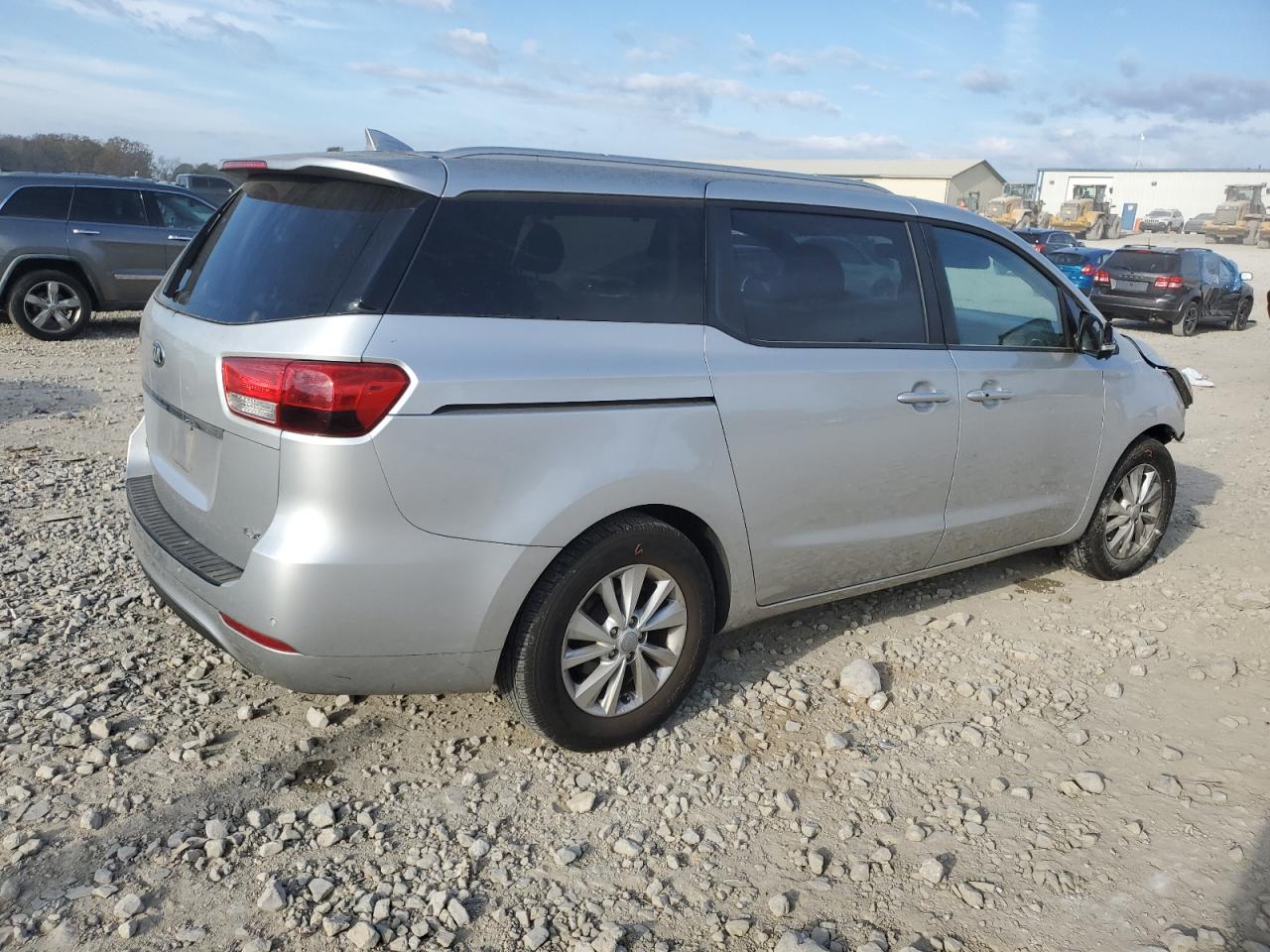 2017 KIA Sedona VIN KNDMB5C15H6312630 Copart auction photo, front end damage thumbnail 3