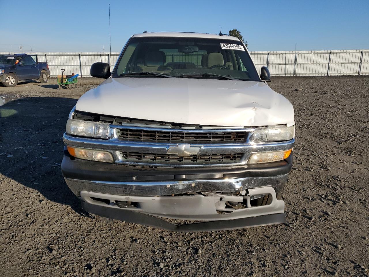 2005 Chevrolet Tahoe VIN 1GNEK13T45J196643 Copart auction photo, front end / side damage thumbnail 5