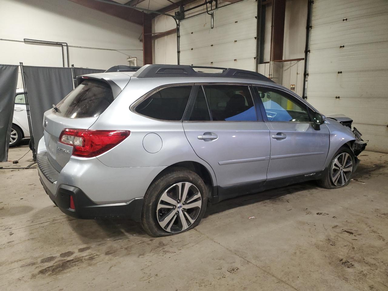 2018 Subaru Outback VIN 4S4BSANC8J3296070 Copart auction photo, front end / side damage thumbnail 3