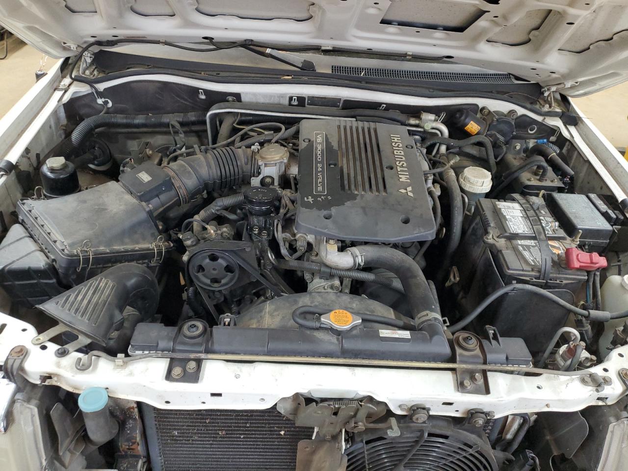 2000 Mitsubishi Montero VIN JA4LS31H3YP810989 Copart auction photo, front end damage thumbnail 13
