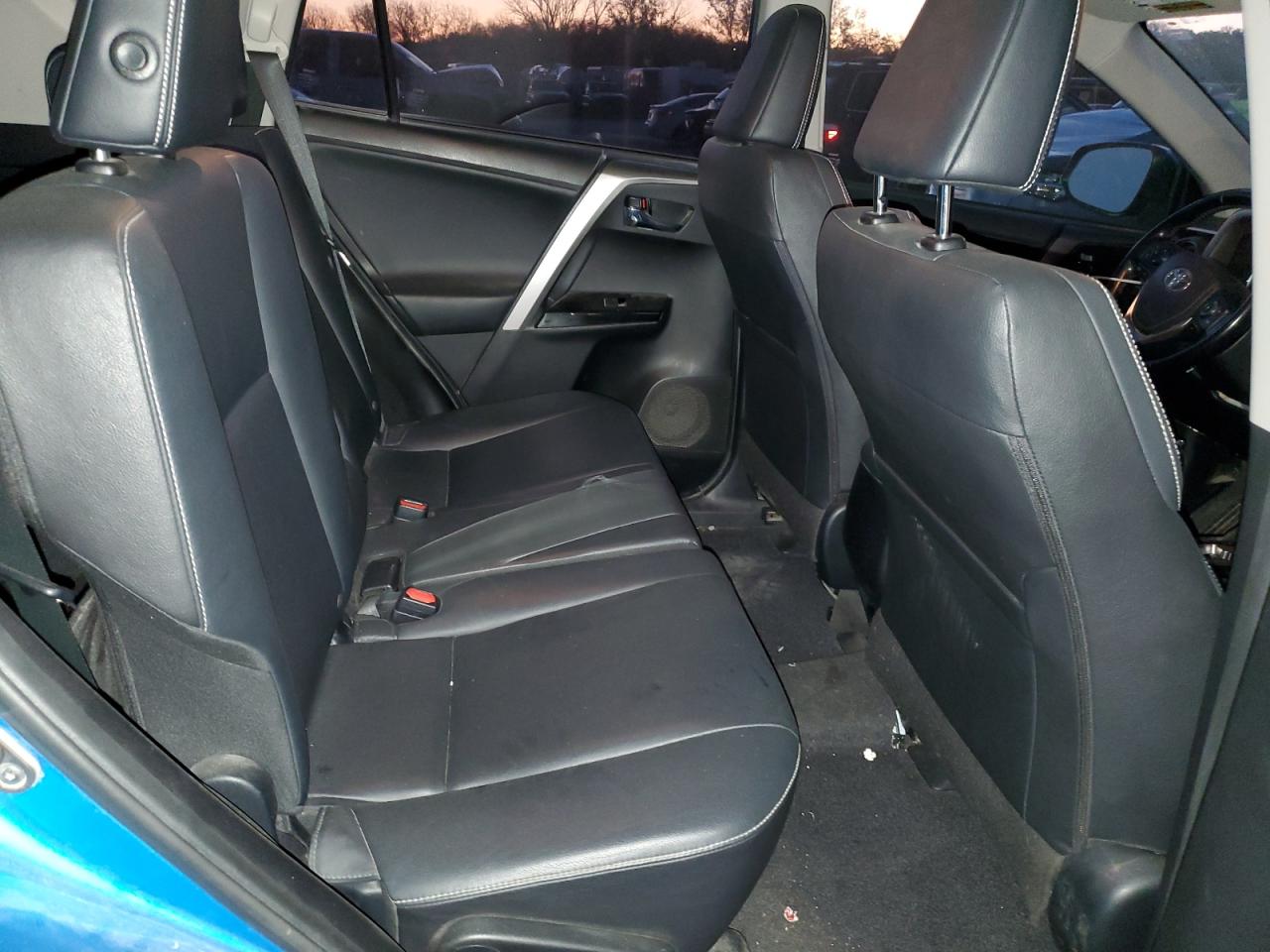 2016 Toyota RAV 4 VIN JTMDFREVXGD194287 Copart auction photo, front end / minor dent/scratches damage thumbnail 12