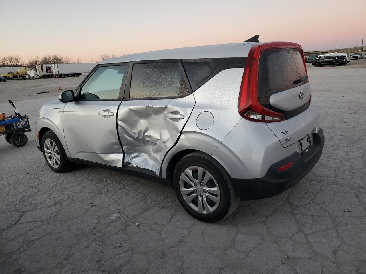 2020 KIA Soul VIN KNDJ23AU4L7098785 Copart auction photo, side / minor dent/scratches damage thumbnail 2