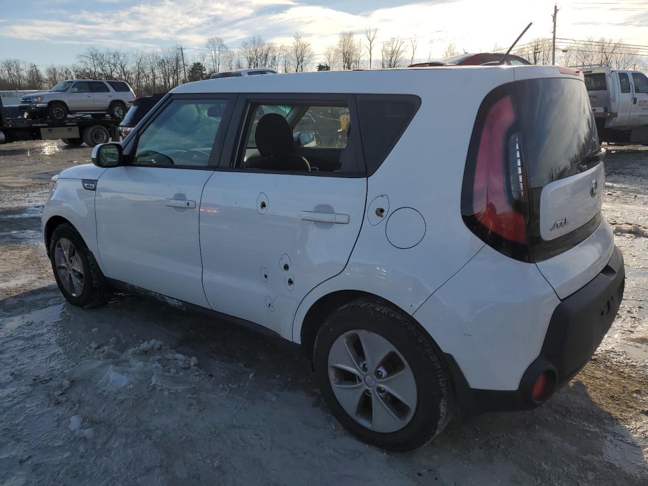 2016 KIA Soul VIN KNDJN2A25G7834798 Copart auction photo, vandalism damage thumbnail 2