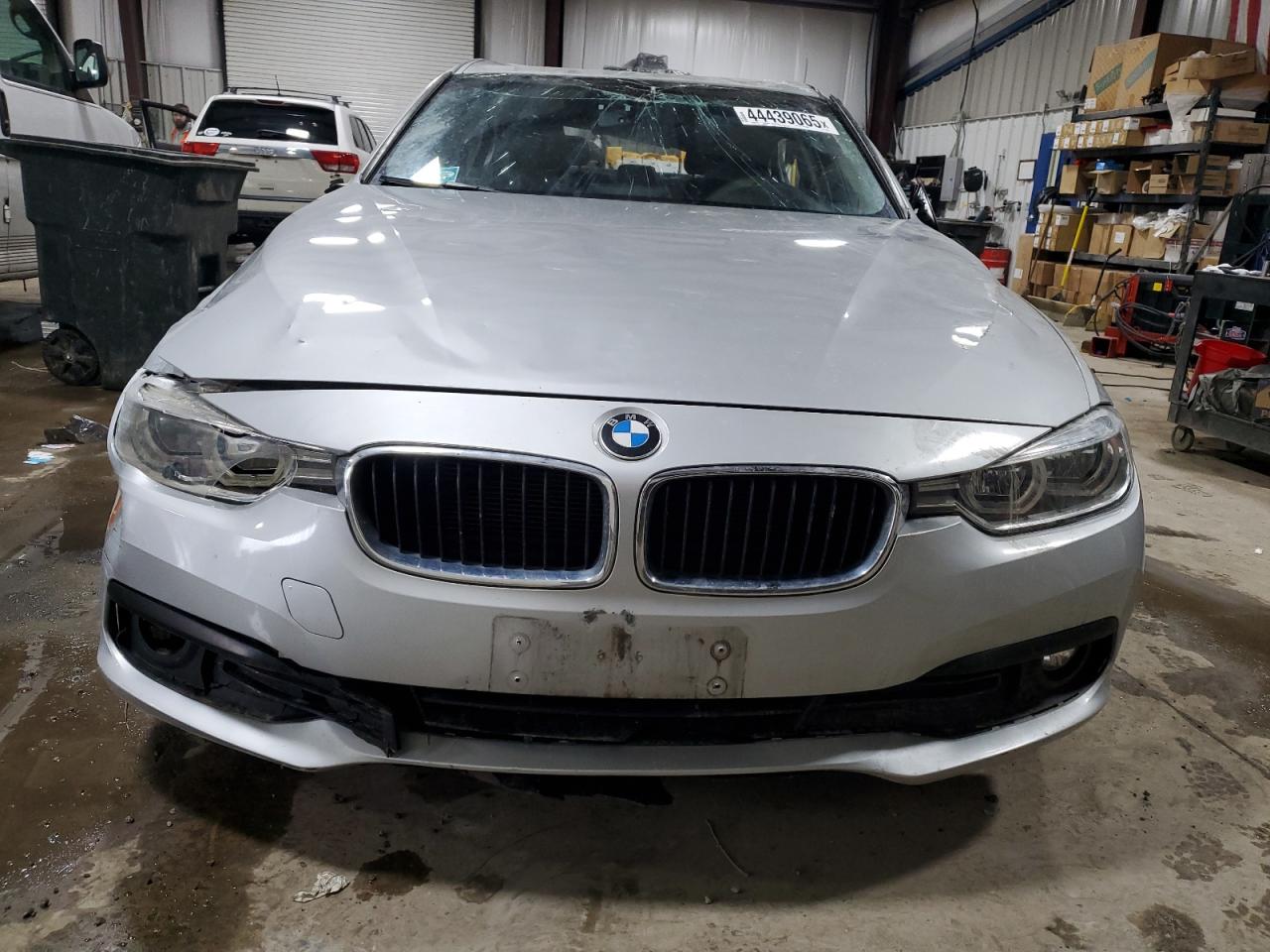 2018 BMW 3er VIN WBA8E5G50JNV02124 Copart auction photo, rollover damage thumbnail 5