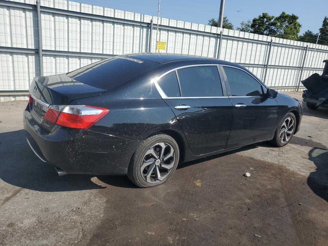2015 Honda Accord VIN 1HGCR2F35FA239578 Copart auction photo, front end / minor dent/scratches damage thumbnail 3