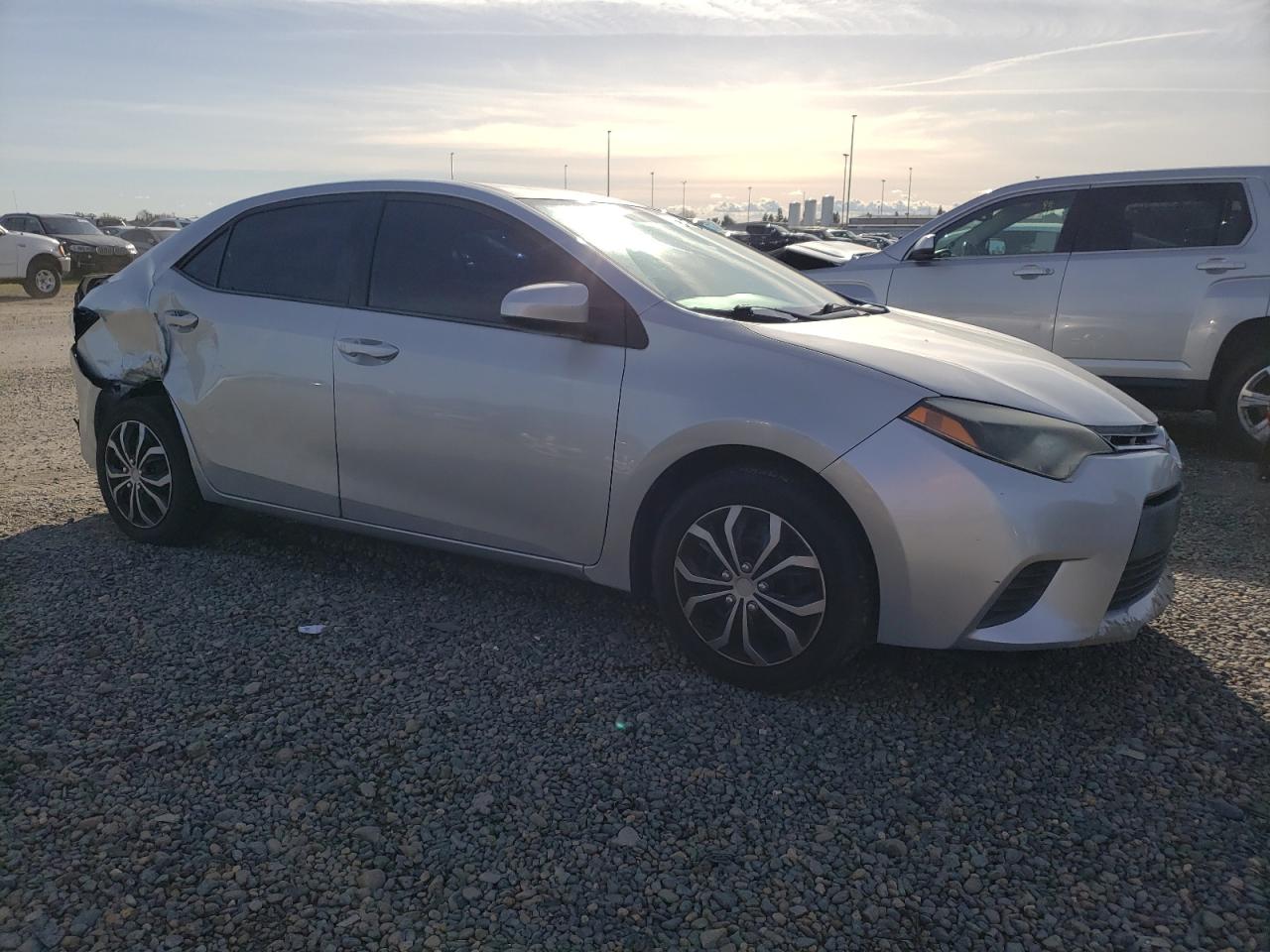 2015 Toyota Corolla VIN 5YFBURHEXFP257666 Copart auction photo, rear end / front end damage thumbnail 4