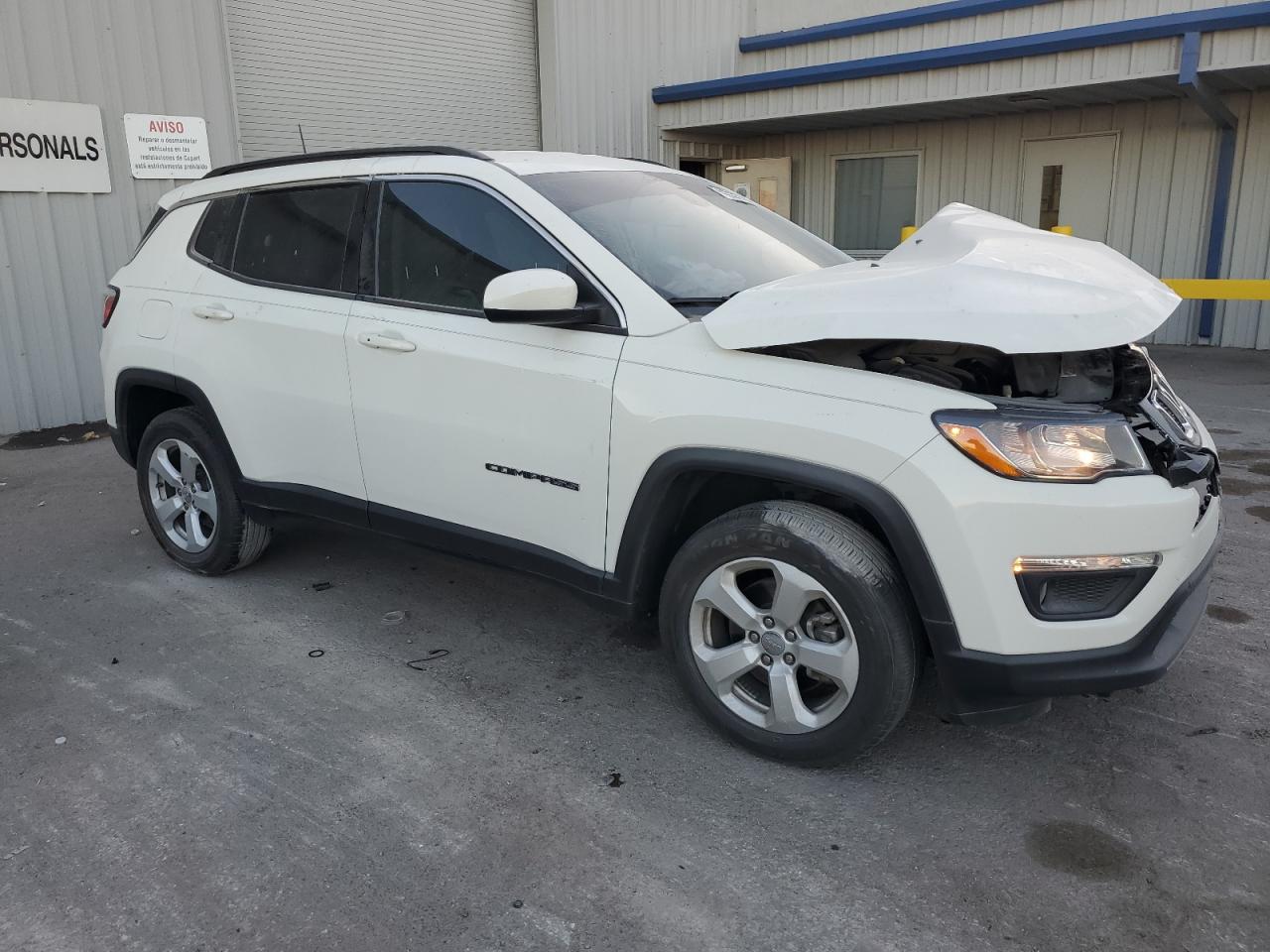 2019 Jeep Compass VIN 3C4NJDBBXKT761018 Copart auction photo, front end damage thumbnail 4