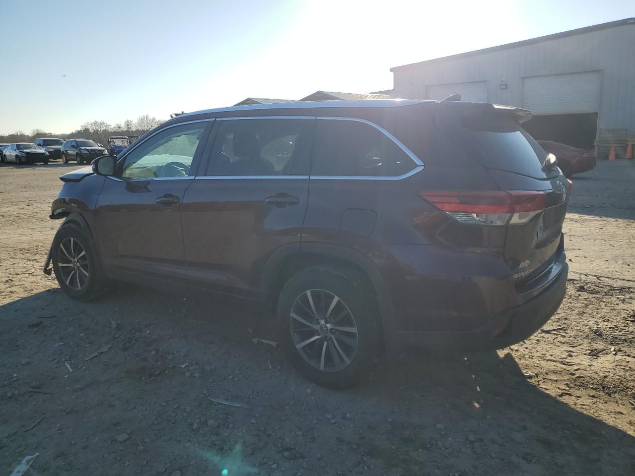 2017 Toyota Highlander VIN 5TDKZRFH2HS220393 Copart auction photo, front end damage thumbnail 2